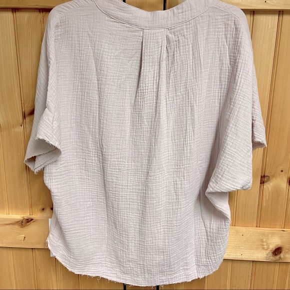 Young, Fabulous & Broke Short Sleeve Top, V-neck gauze flowy blouse, Medium - Picture 4 of 9